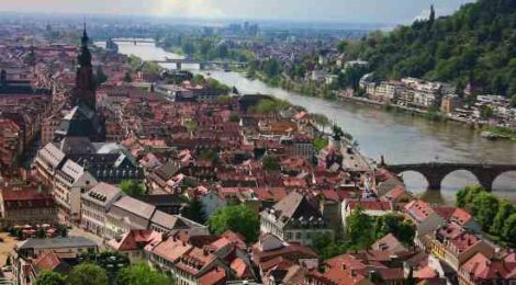 Foreign Universities Are Viable Alternatives to High U.S. Tuitions Image